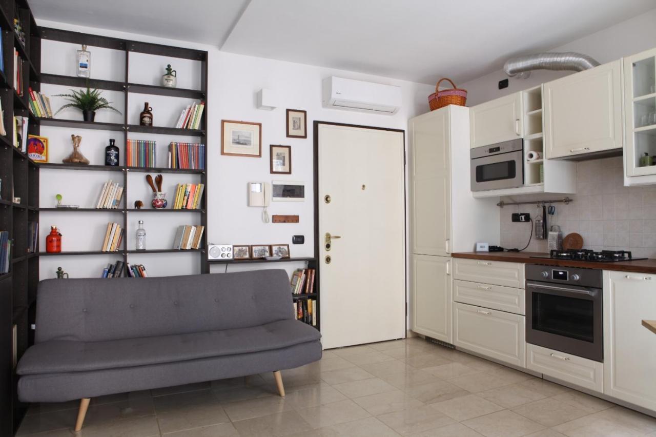 Terrace Apartment Close To Metro Station Milano Exteriör bild